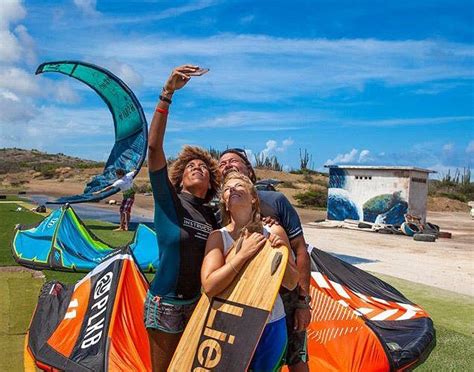 Awa Salu Island Style Kiteboarding (Willemstad).